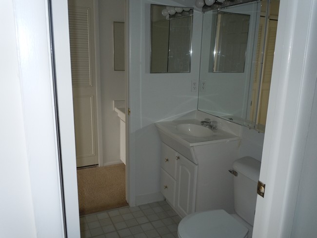 Baño completo - Apple Creek Station Apartments