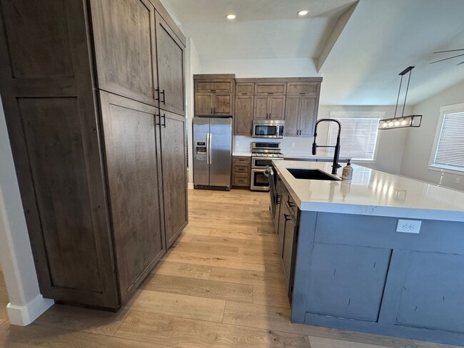 Building Photo - Beautiful Draper Home for Rent!