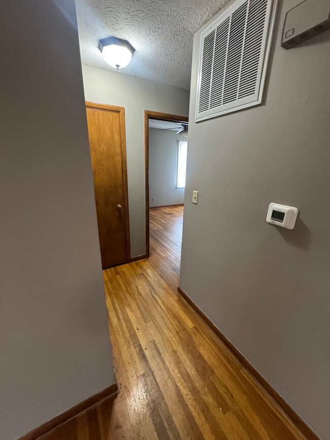 Building Photo - 611 Maple Ave