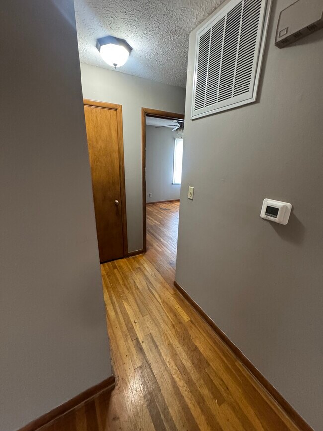 Foto del edificio - 611 Maple Ave