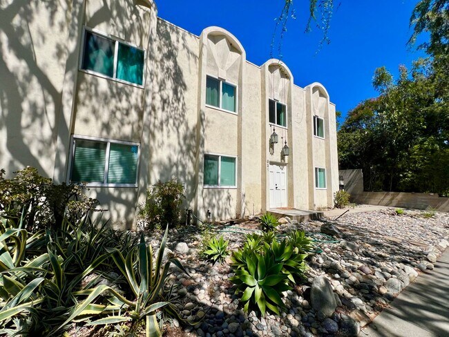 Foto del edificio - 631 Harvard Ave N