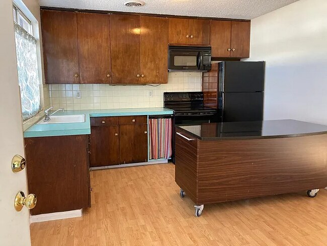 Building Photo - 401 Arnold St