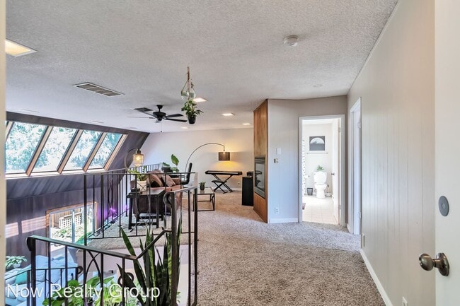 Building Photo - 3 br, 2.5 bath House - 8665 SW Chinook