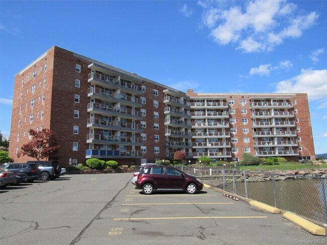 Building Photo - 103 Gedney St