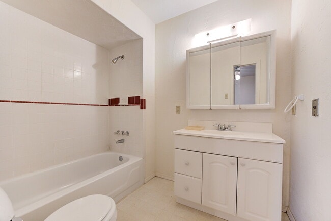 Foto del edificio - 604 S Flood Ave