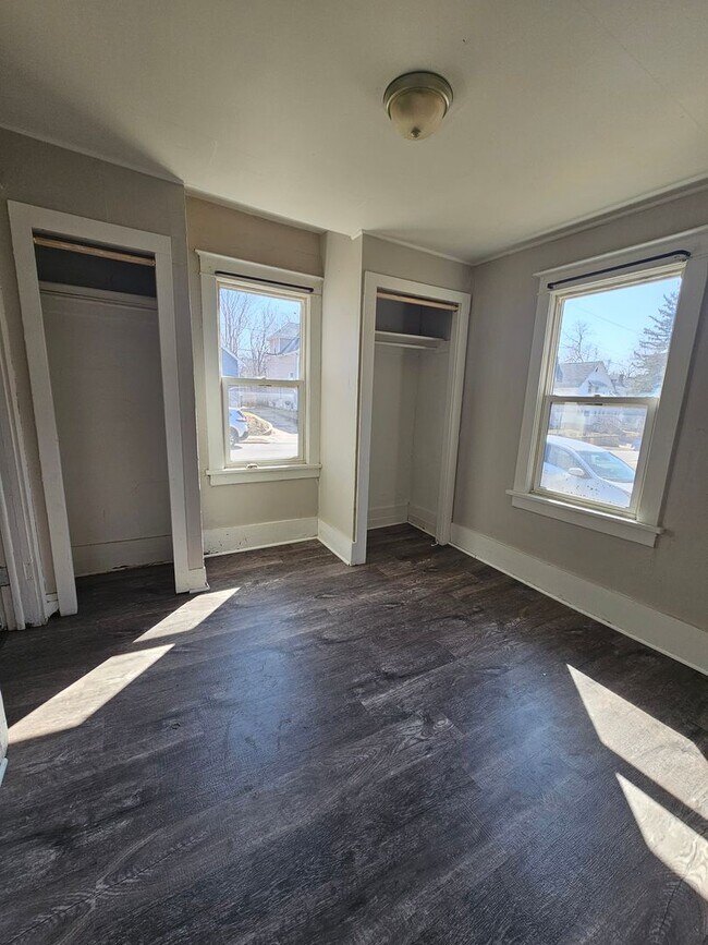 Building Photo - There is a $25 fee per application and eve...