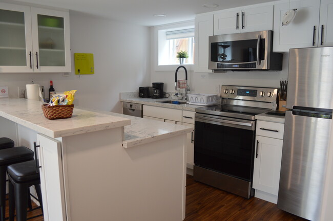 Full Kitchen - 919 NW 97th St
