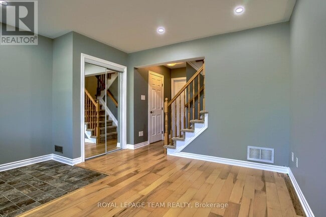 Building Photo - 3867 Strandherd Dr