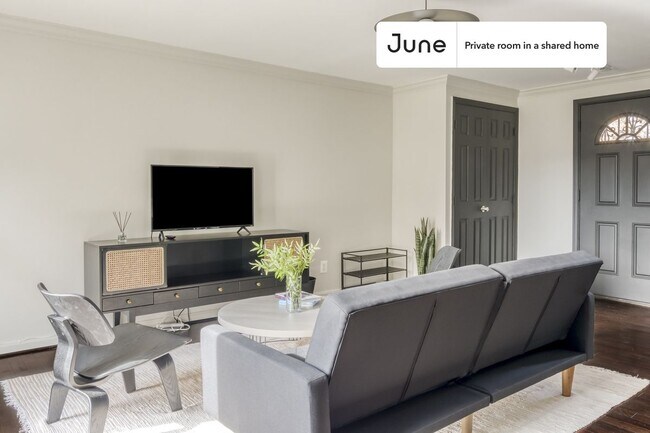Foto del edificio - Private bedroom in 5 bed/2.5 bath Home