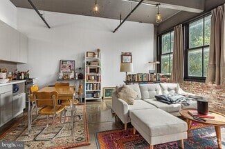 Building Photo - 1701 Tulip St