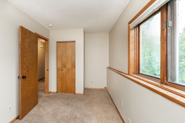 Foto del edificio - Lovely 3 Bedroom 2 Bath Townhome in Apple ...
