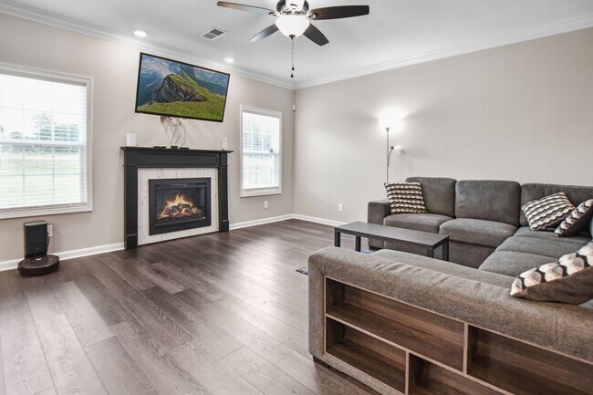 Foto del edificio - Pet Friendly Four Bedroom with Bonus!
