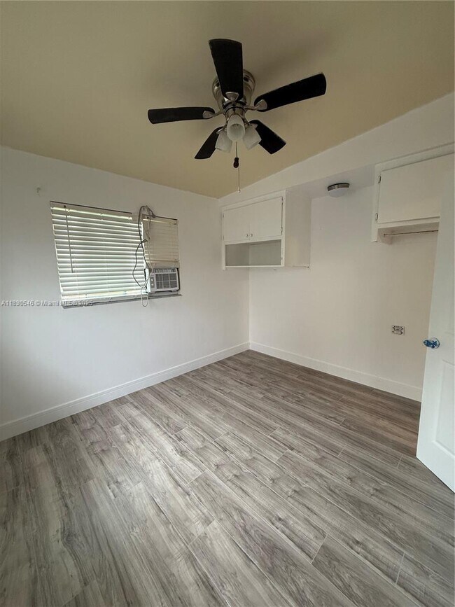 Building Photo - 1107 Seventh Way