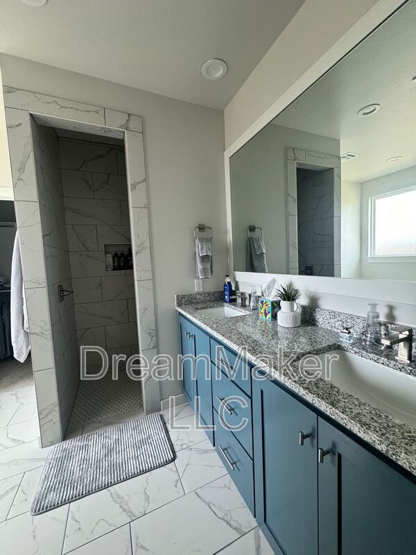Building Photo - 2807 Clifton Ter