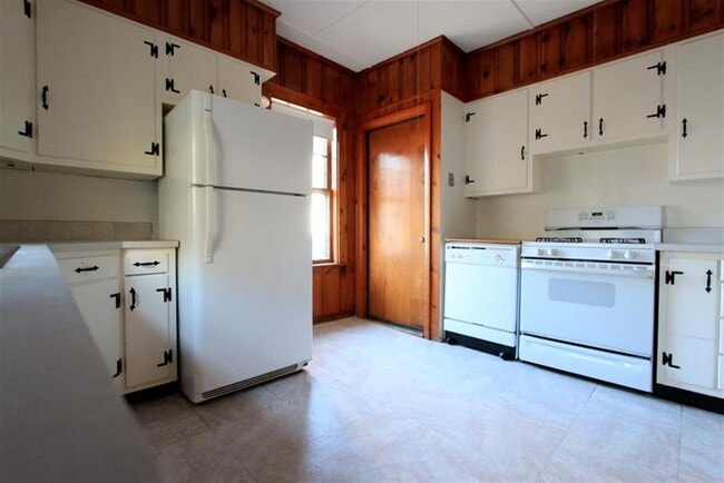 Foto del edificio - 92 Rogers Ave