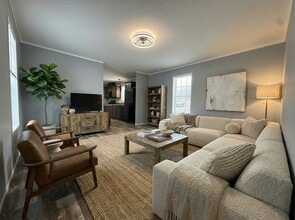 Building Photo - 11853 Cascade Cir