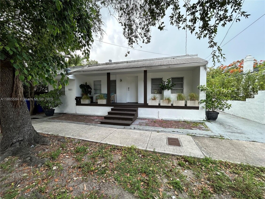 Foto principal - 551 NW 41st St
