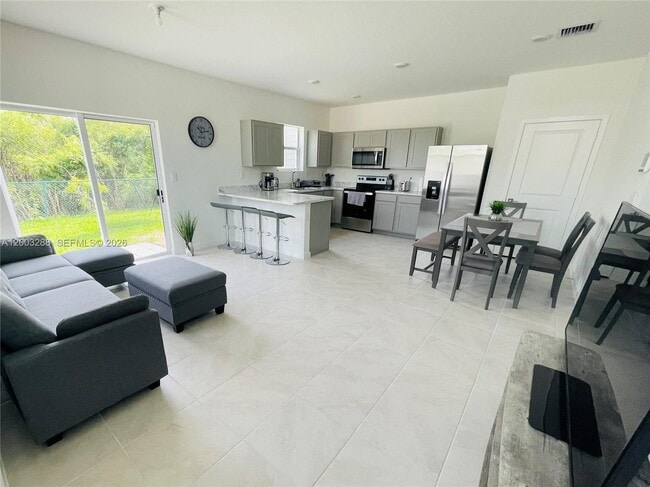 Foto del edificio - 916 SE 19th St