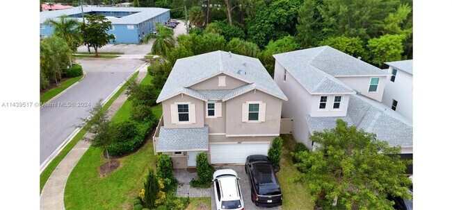 Foto del edificio - 1801 Lake Cove Dr