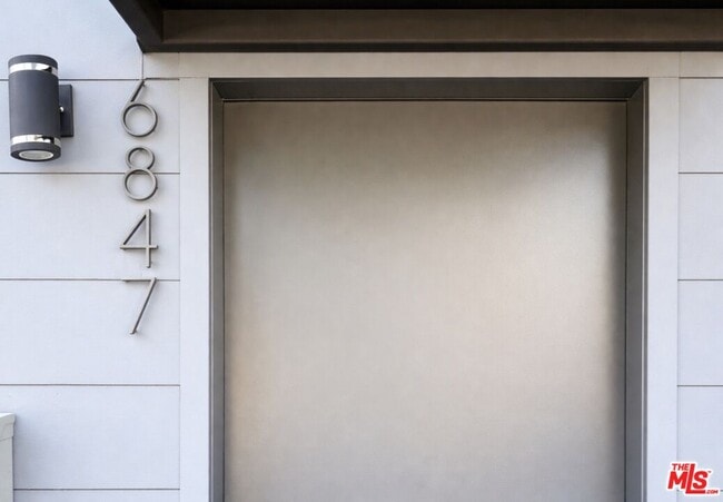 Building Photo - 6847 N Figueroa St