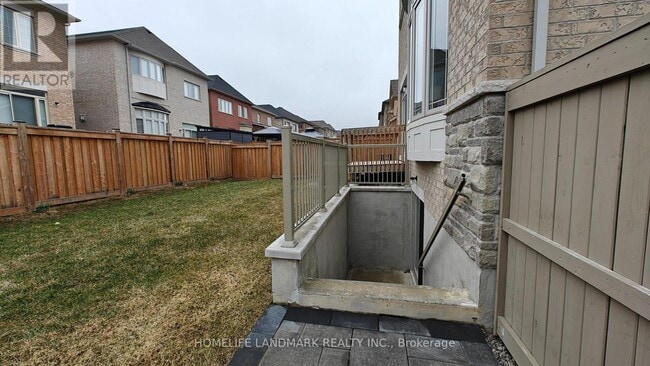 Building Photo - 82 Madoc Pl