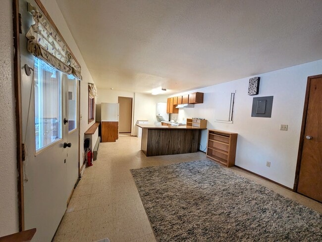 Building Photo - 613 Alta Ct