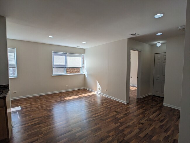 Foto del edificio - 5953 N Kenmore Ave