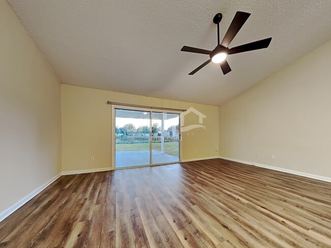 Building Photo - 2884 Alaskan Way