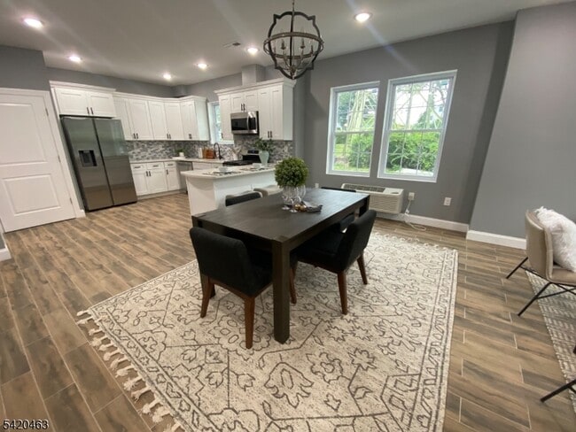 Foto del edificio - 825 Allwood Rd