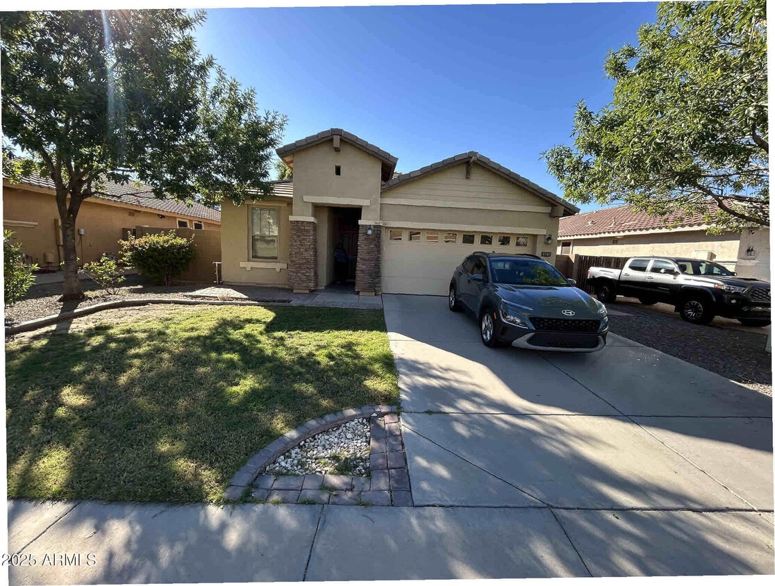 Foto principal - 2747 E Clifton Ave