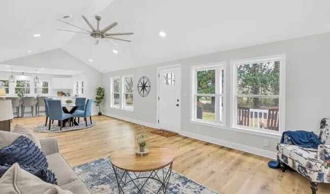 Foto del edificio - "Charming 3-Bed, 2-Bath Retreat with 1700 Sq. Ft. of Comfort in Simpsonville, SC!"