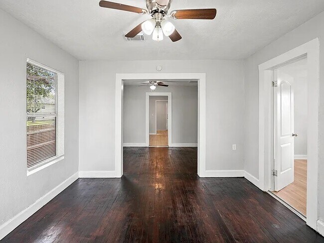 Foto del edificio - 3101 Illinois St