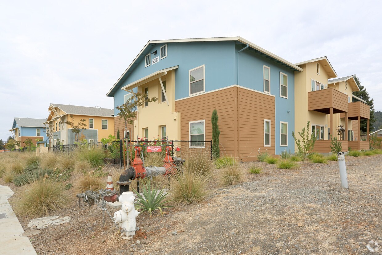 Primary Photo - Ortiz Family Plaza