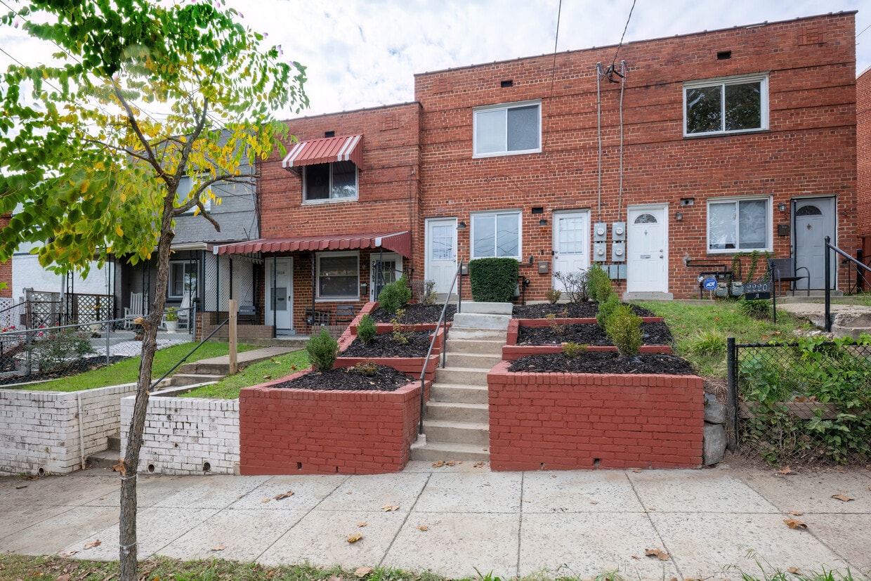 Frente - 2218 15th St NE