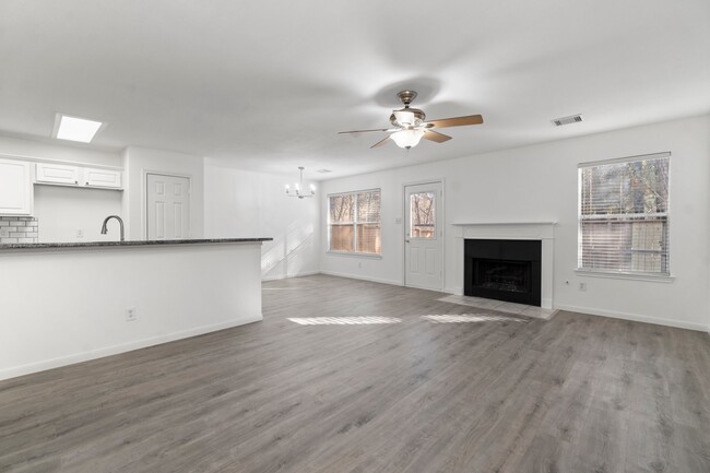 Building Photo - 122 S Walden Elms Cir