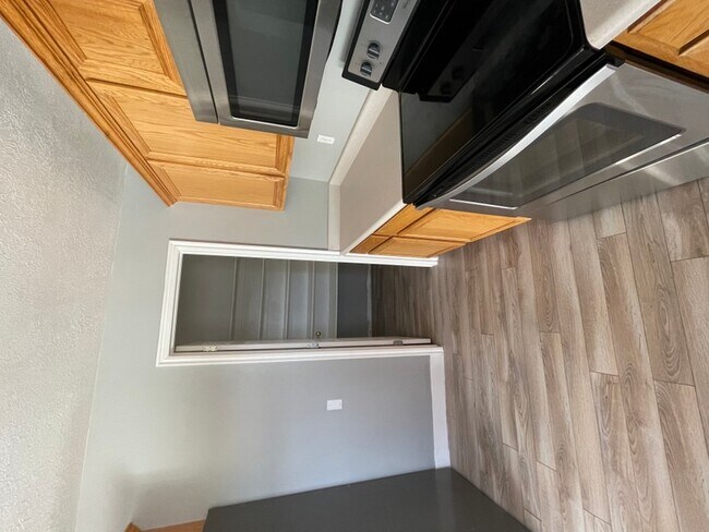 Foto del edificio - 451 N 1160 E St