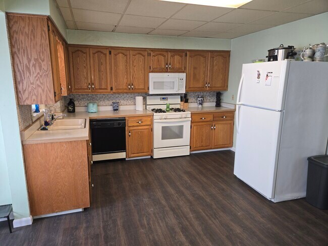 Building Photo - 927 18th Ave