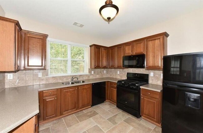 Building Photo - 386 St Claire Dr