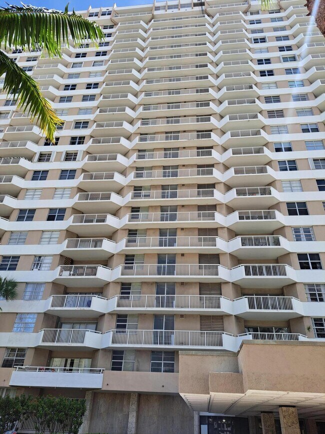 Foto del edificio - 1985 S Ocean Dr