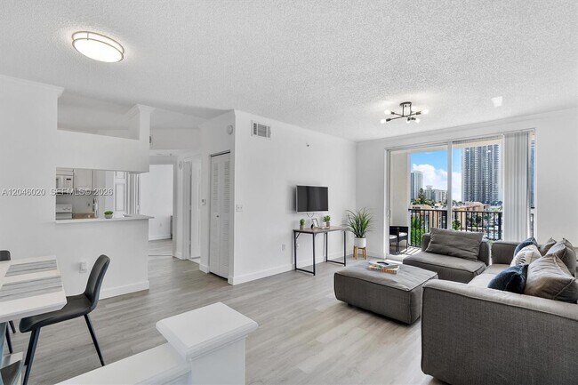 Foto del edificio - 17100 N Bay Rd