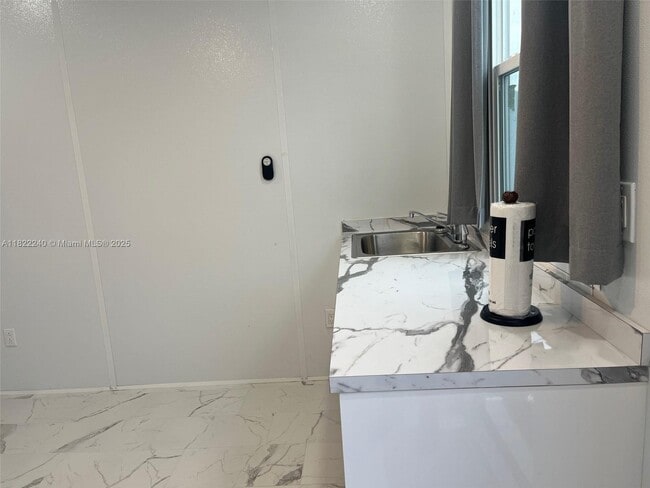 Foto del edificio - 6839 SW 21st St
