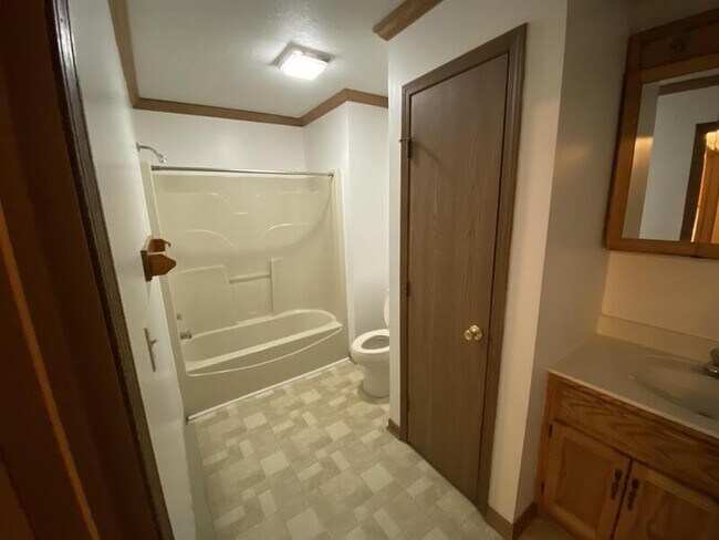 Building Photo - 1020 Beauchamp Ave