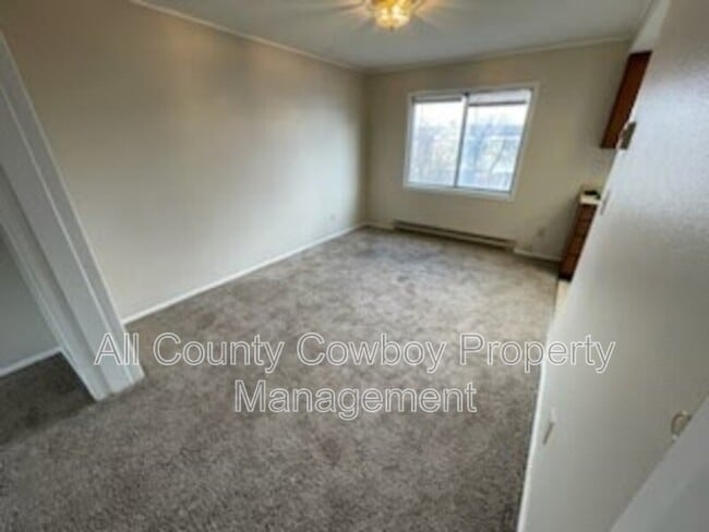 Building Photo - 125 E Miller St