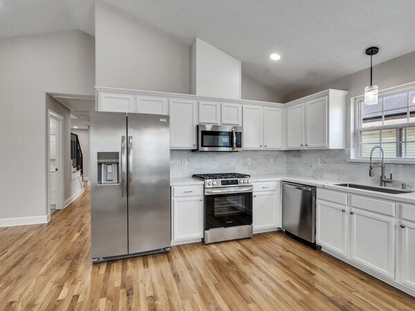 Building Photo - 1105 Panama St