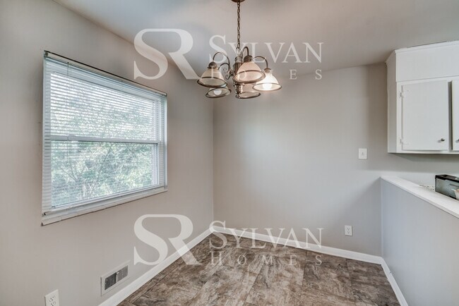 Foto del edificio - Spacious & Serene: 3-Bedroom Ranch for Pea...