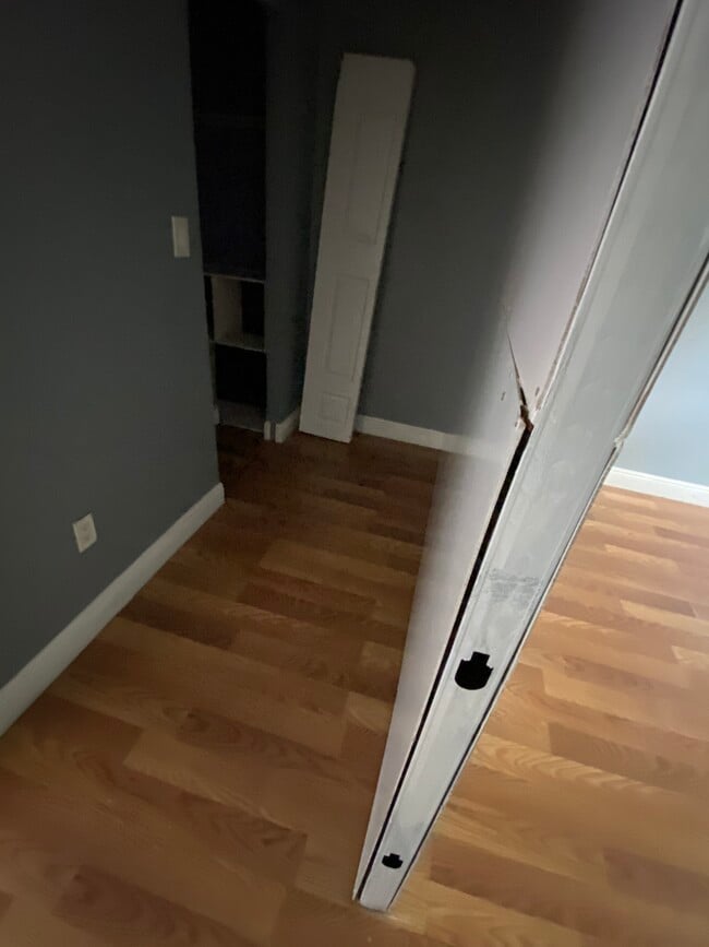 Building Photo - 9301 SW 92nd Ave