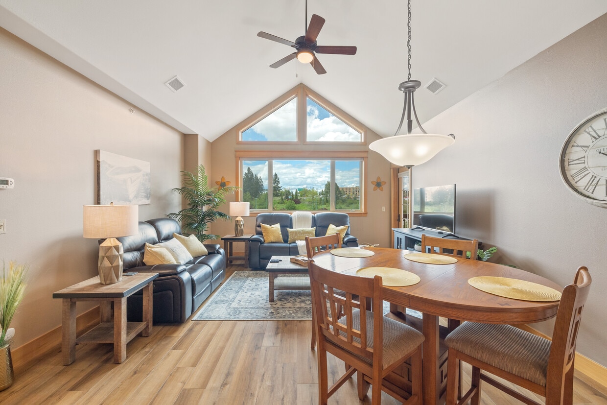 Primary Photo - 2051 N Main St