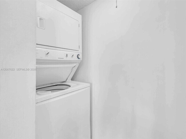 Foto del edificio - 670 NW 85th Pl