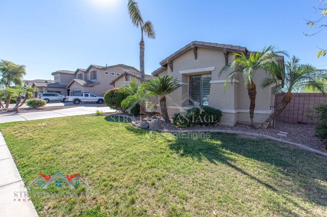 Building Photo - 661 E Julian Dr