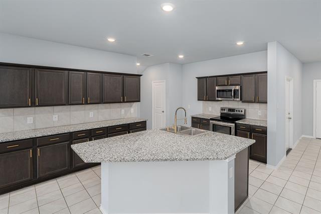 Foto del edificio - 811 Emerald Dr